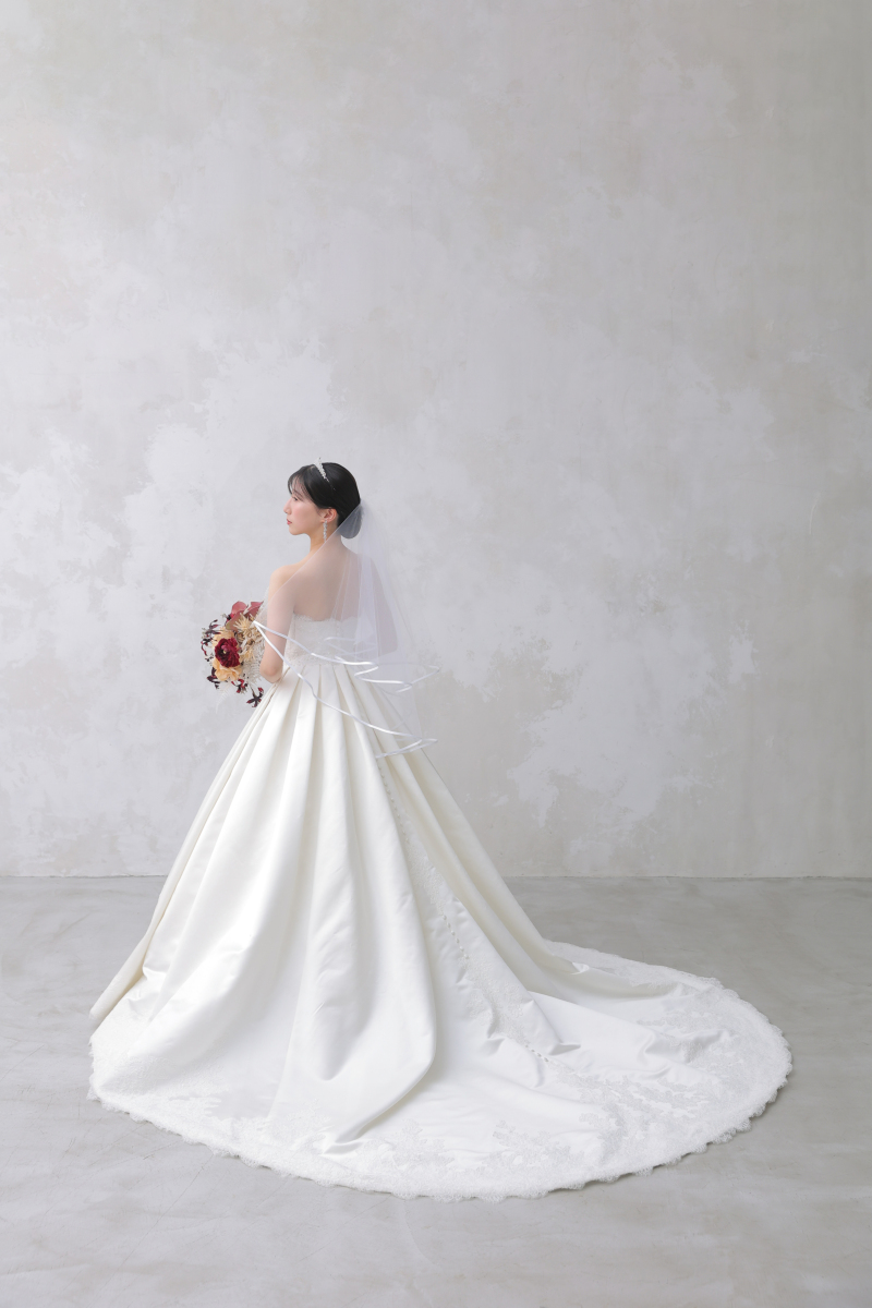 横顔もきれいなご新婦様