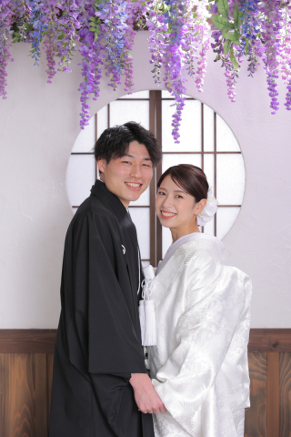 屋内庭園スタジオで、一足先に藤や桜と撮影しませんか♪