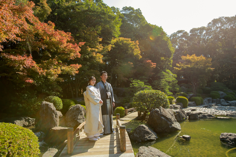 色づき始めた日本庭園