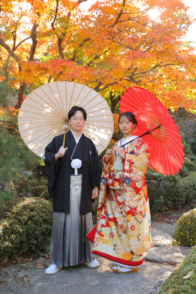 和装姿で和傘。