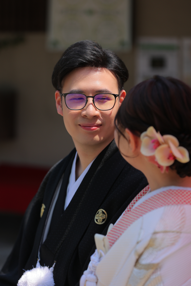 ご新婦様を見つめるご新郎様
