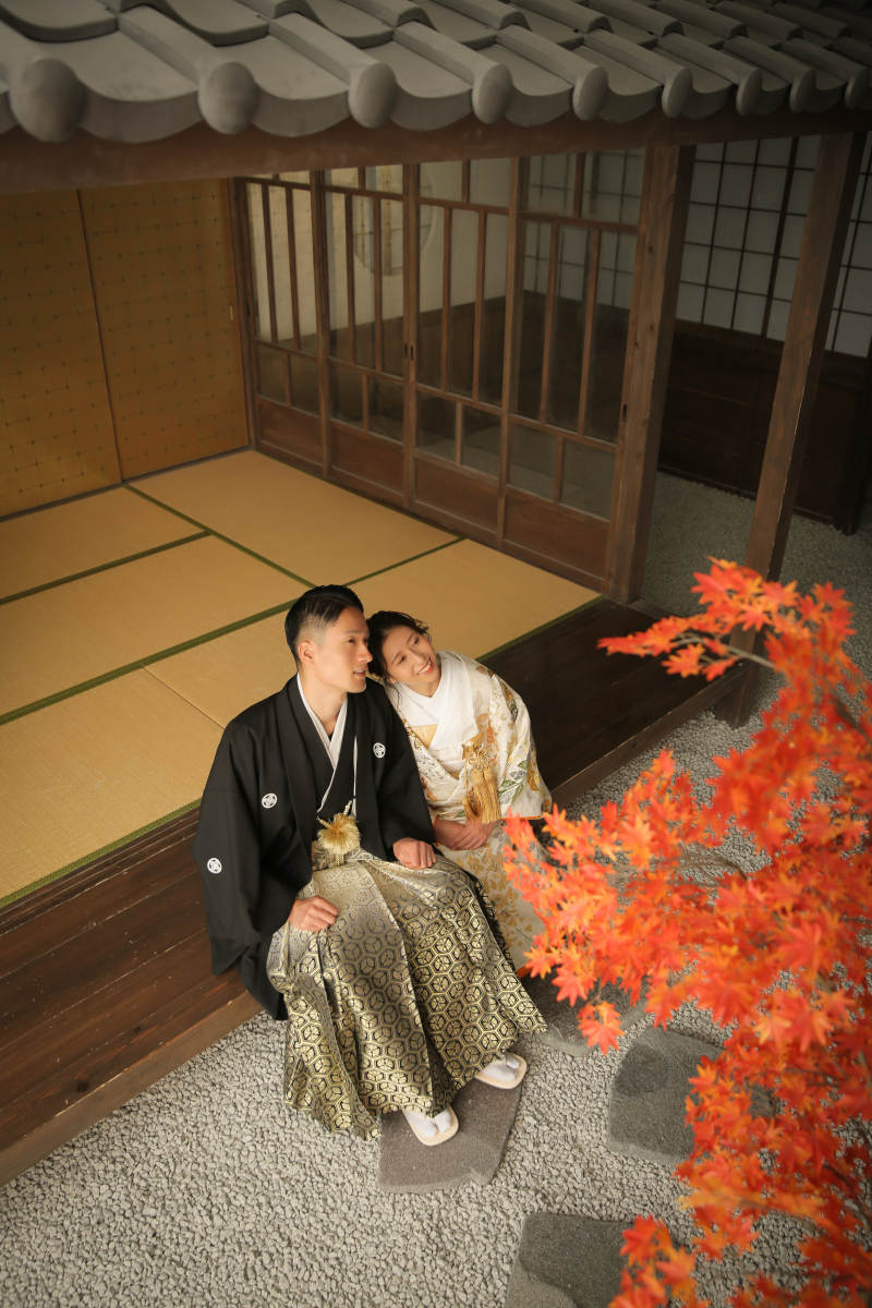 縁側で仲良く日向ぼっこ