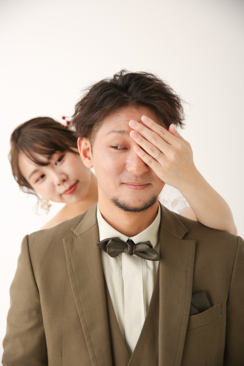 指輪が見えるカットも