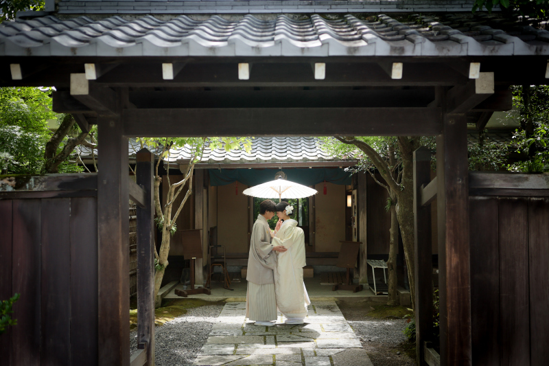 傘を使ったポーズ