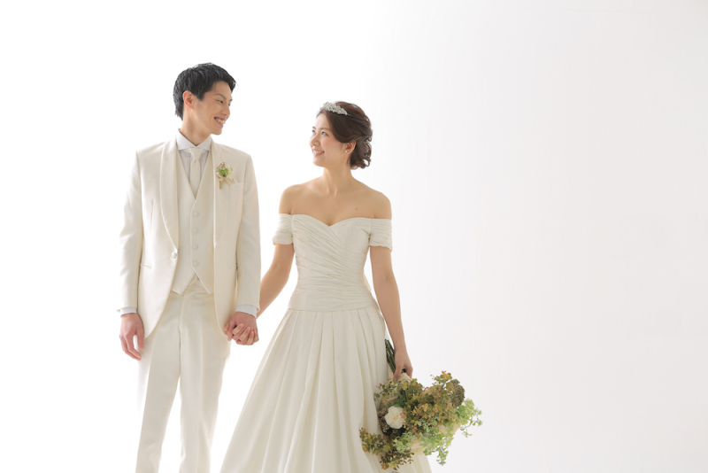 シンプルで美しい洋装スタジオ
