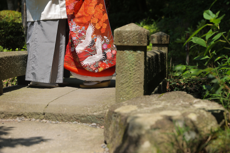 橋の上で