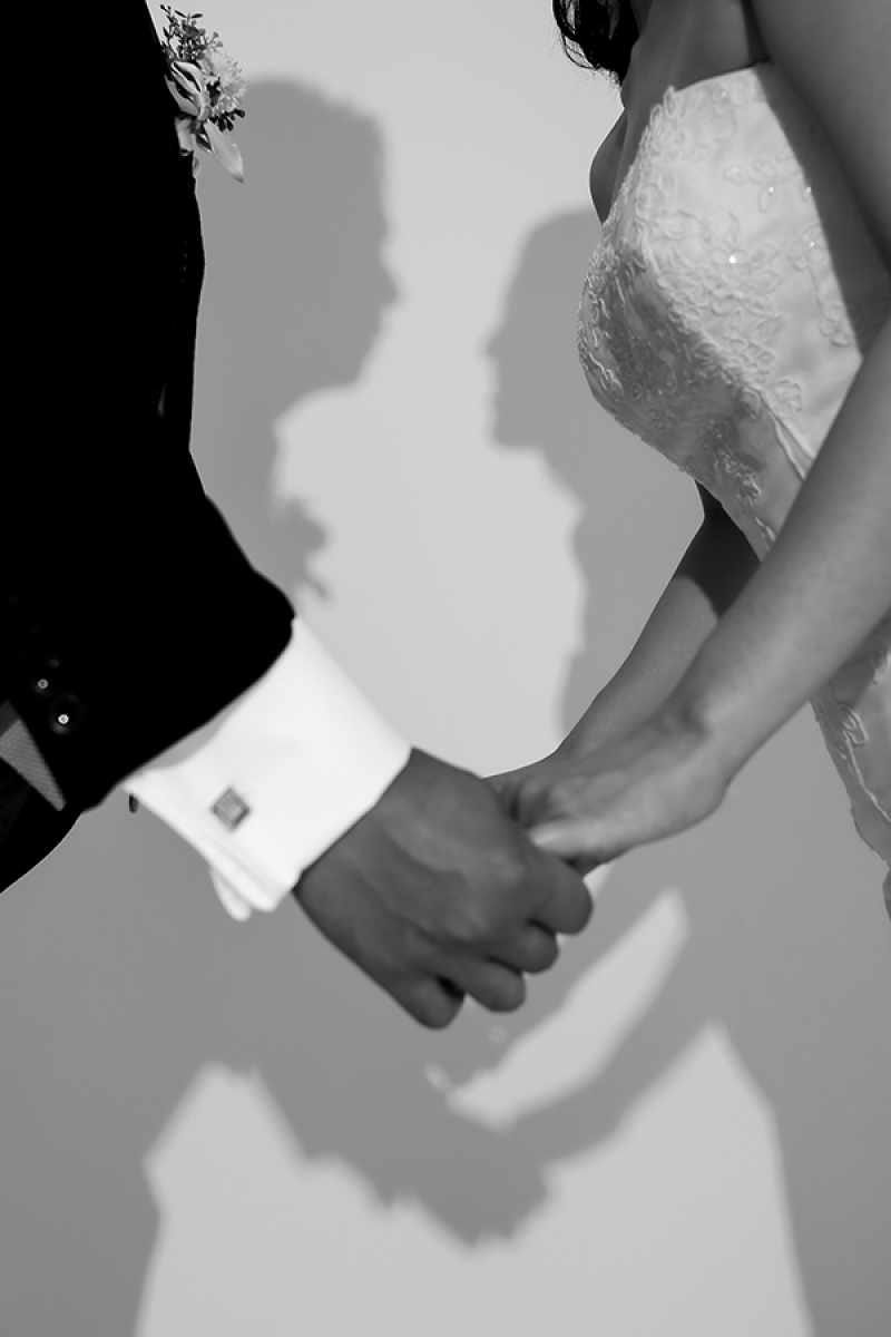 お二人の影で。