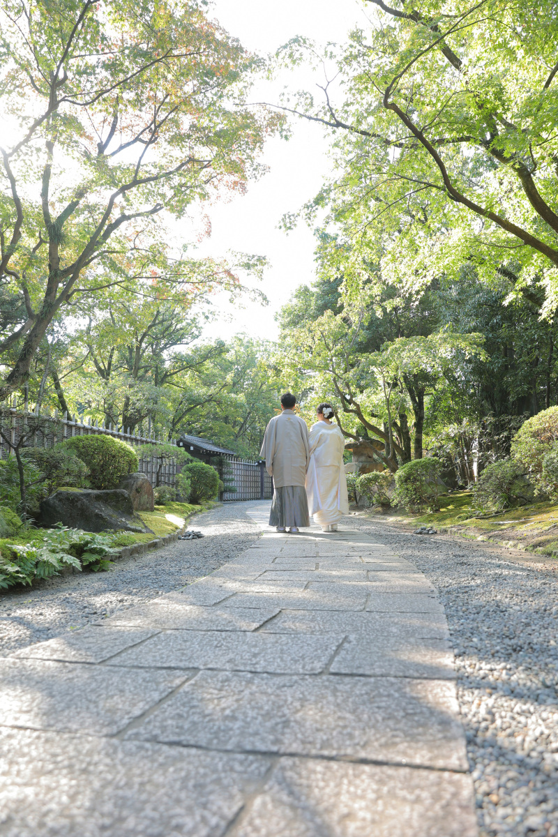 友泉亭へと向かうおふたり