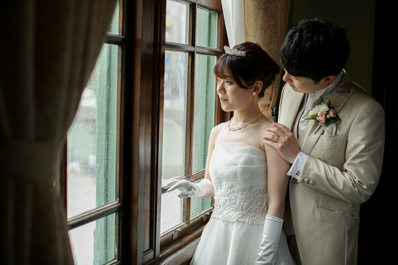 窓の光で落ち着いた雰囲気に