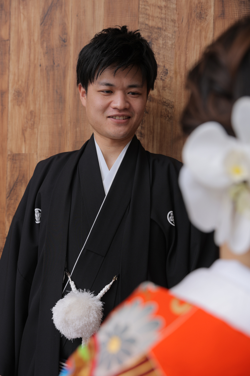 ご新郎様のはにかんだ笑顔