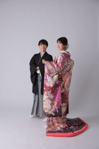 シンプルな背景で和装撮影