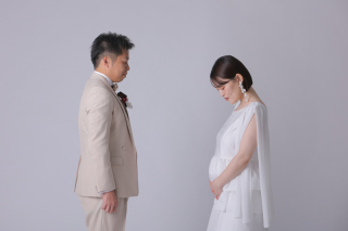 シンプルな背景で残す婚礼写真