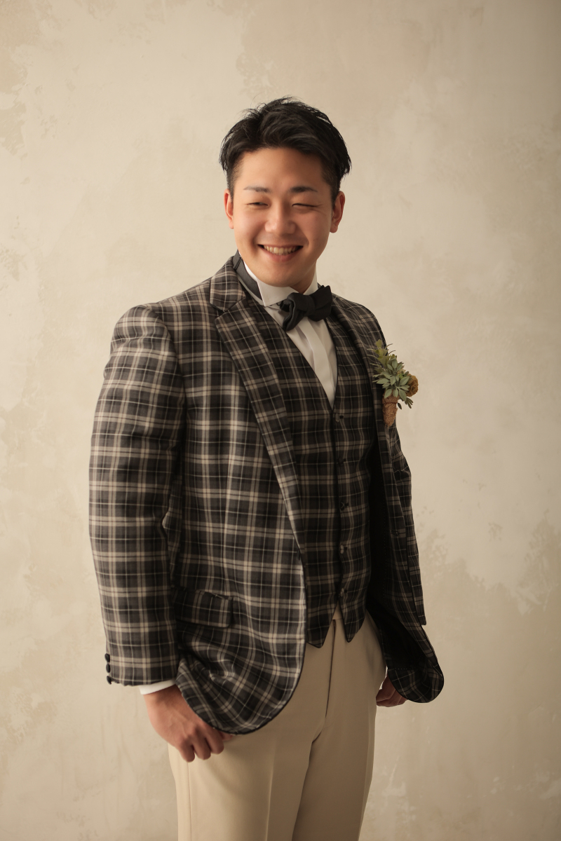 洋装の新郎さんは