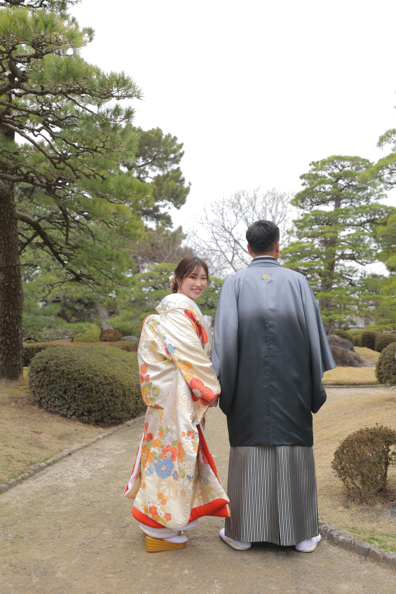 振り返るご新婦様