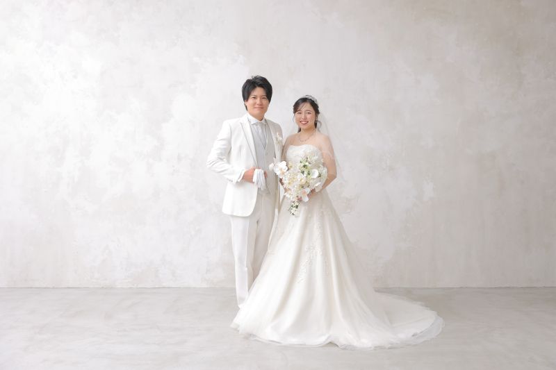 ウエディングドレスの立ち姿