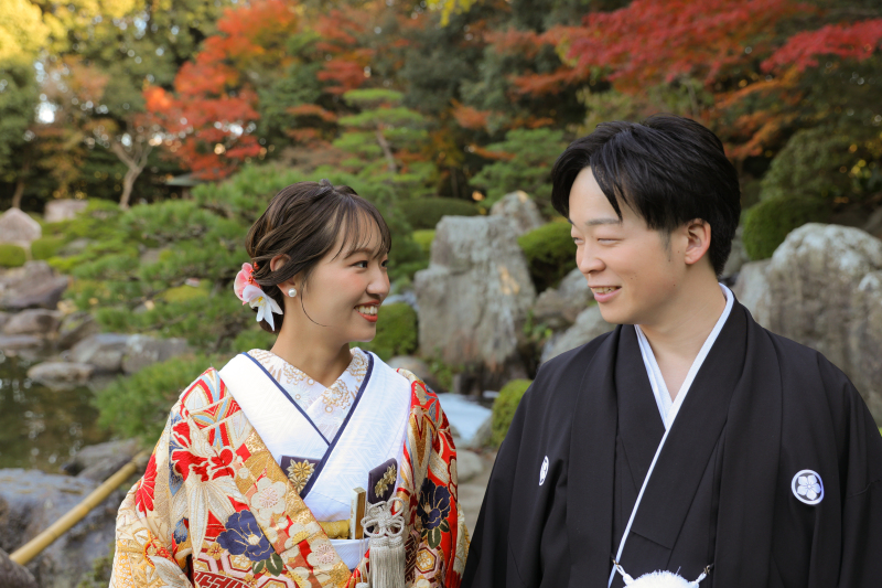 庭園の中を歩きながら