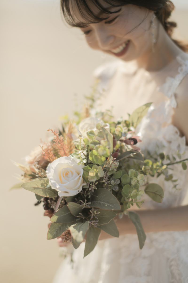 ブーケを持った洋装だとこんな雰囲気。