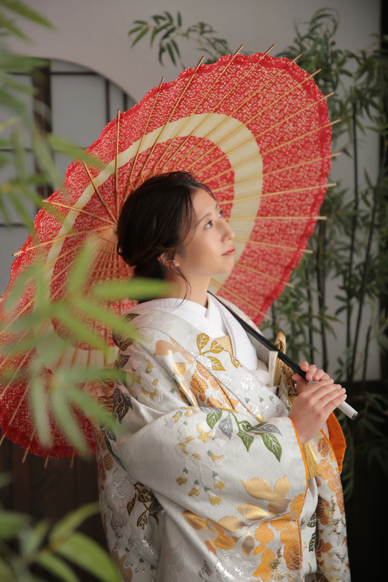 和傘の新婦さんソロ