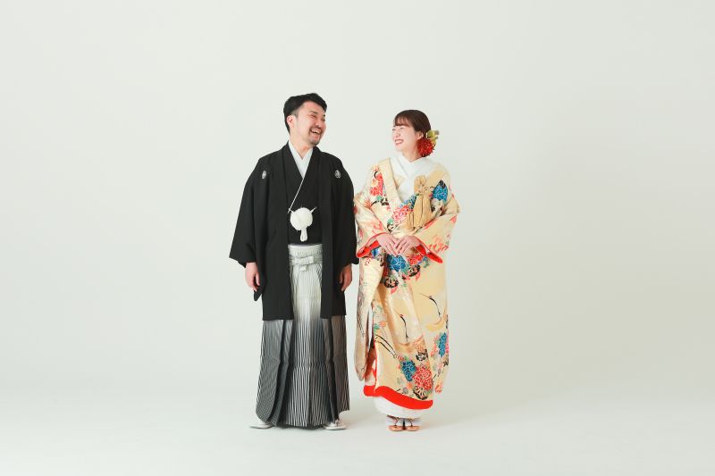 シンプルな背景はお二人が引き立ちます!