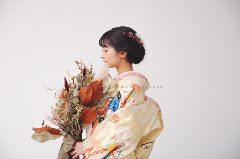 和傘や、ブーケなどの小物も充実しております。