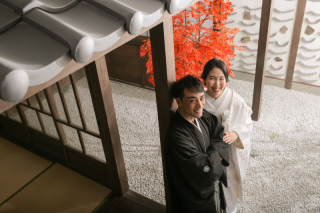 二人寄り添って