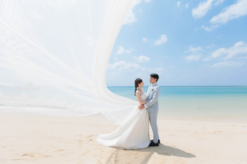 ドレスを靡かせて