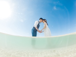 ビーチでお二人らしく