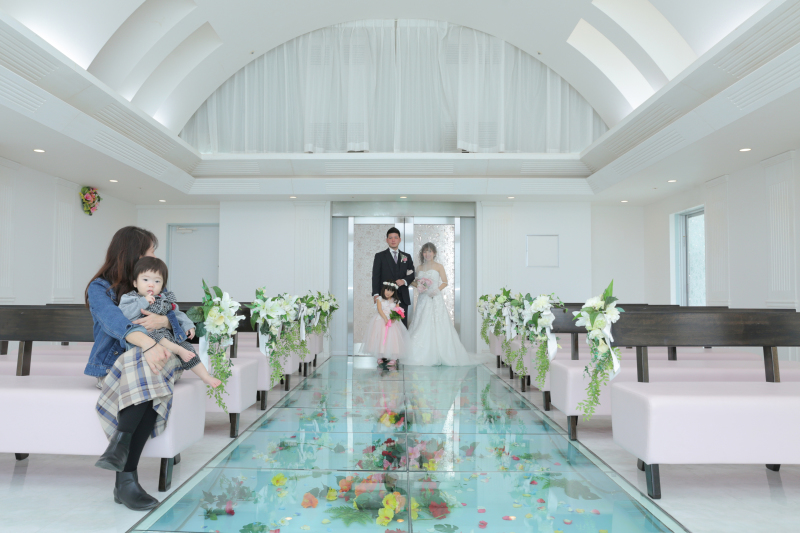 ガラス張りのバージンロード♩