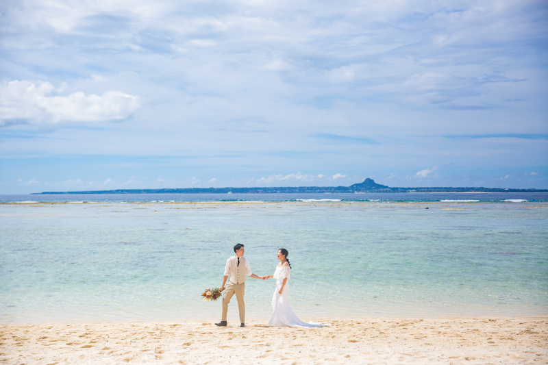 歩いてる感じのショットも。