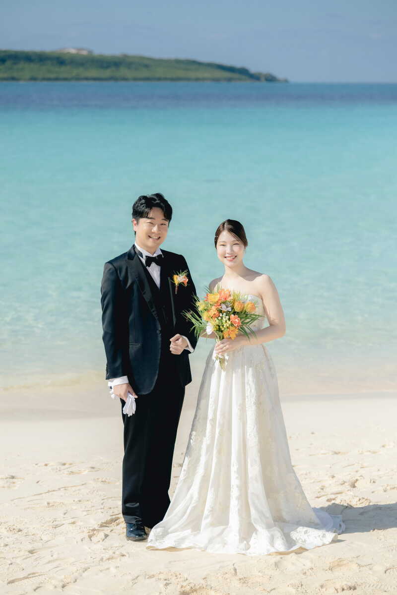 青い空、エメラルドブルーの海、そして真っ白な砂浜