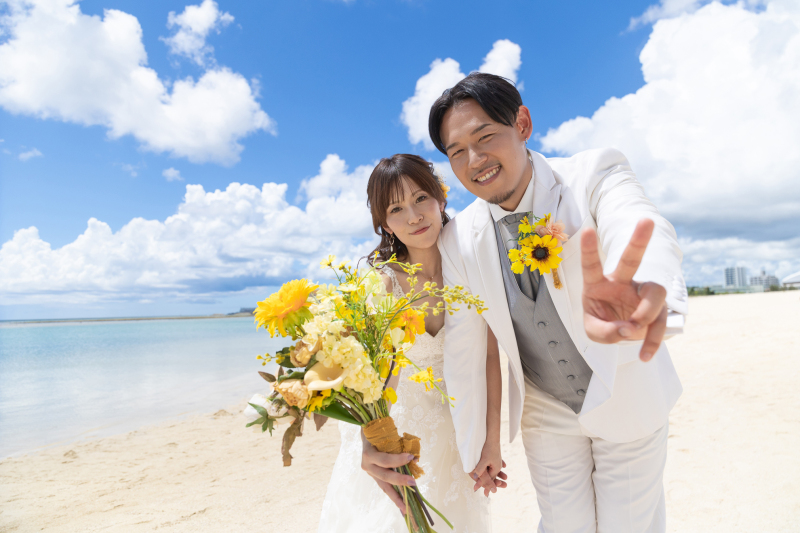 イエーイ!晴れやかで元気なポーズ!