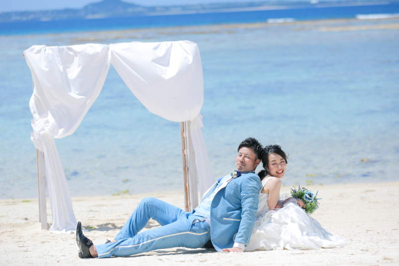 ガゼボをバックに