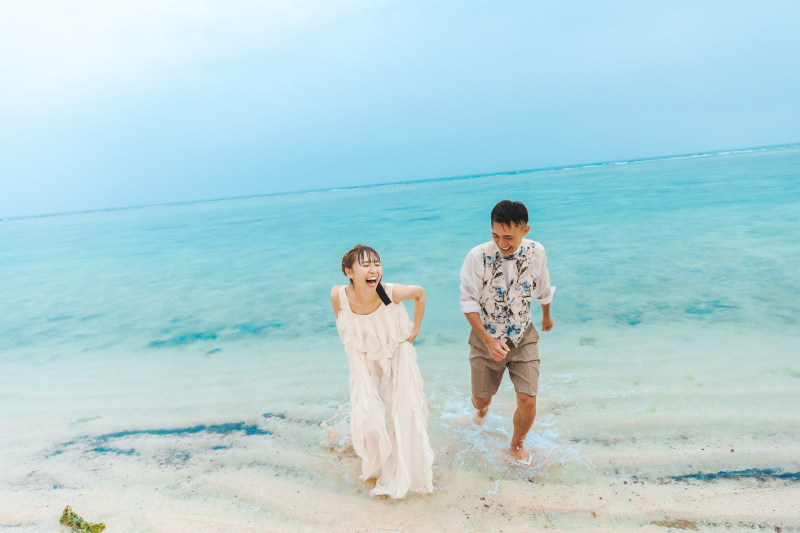 ドレスで海へ!