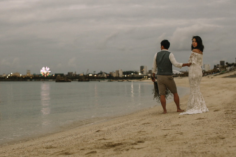ロマンチックな曇りの夕日