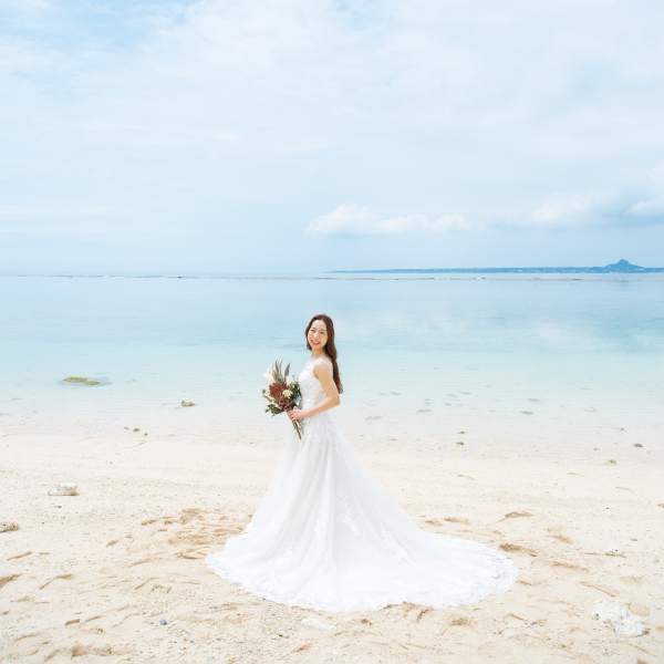綺麗な海を背景に