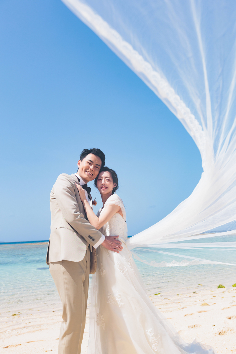 ベールを靡かせながら