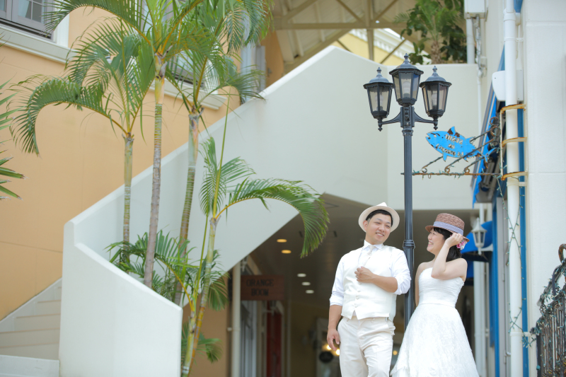 おしゃれな建物と…