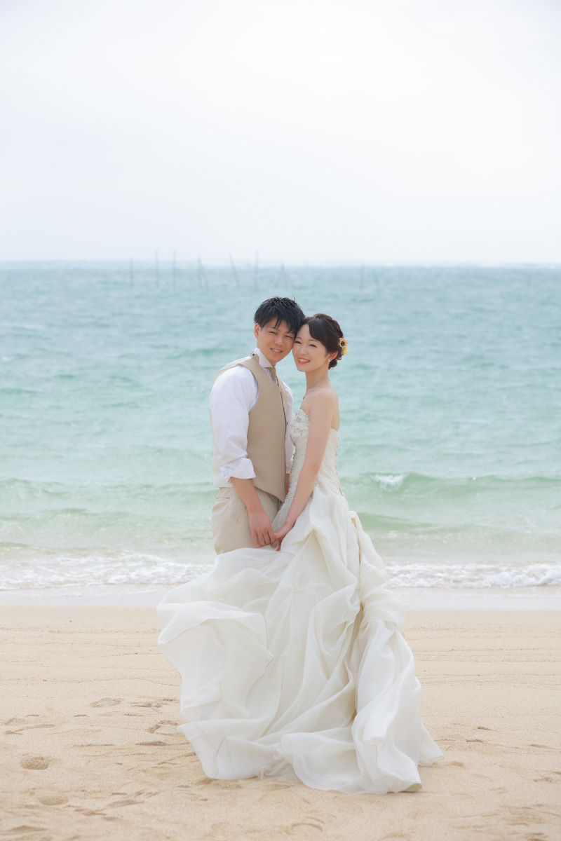 海で寄り添って