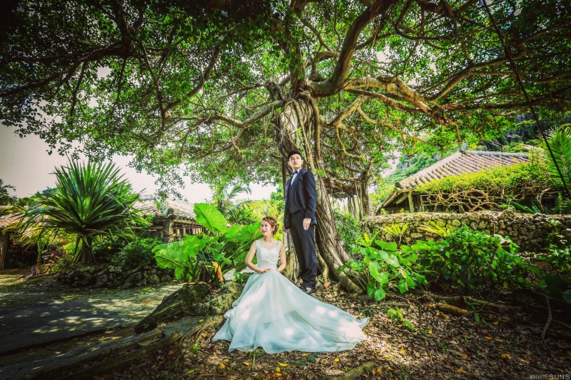 ガジュマルをバックに！