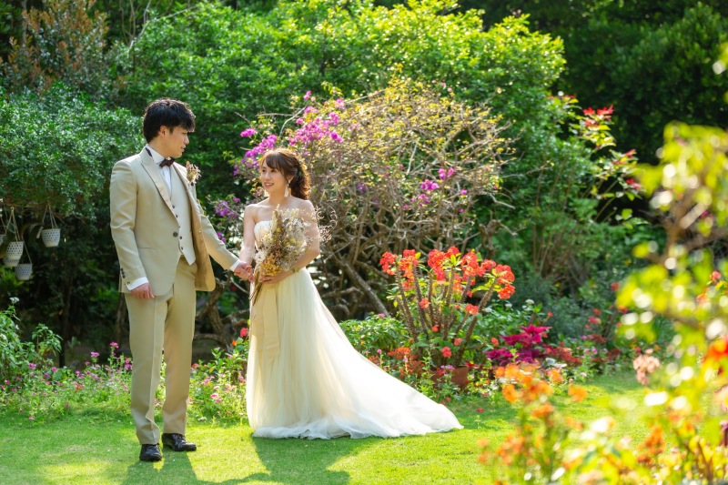 古民家の庭に素敵な花が