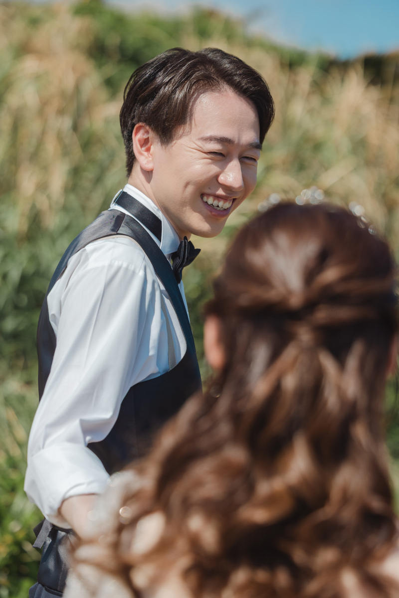 新婦様越しの新郎様