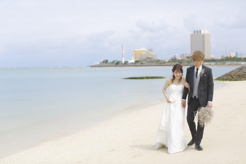 背景に見えるのは