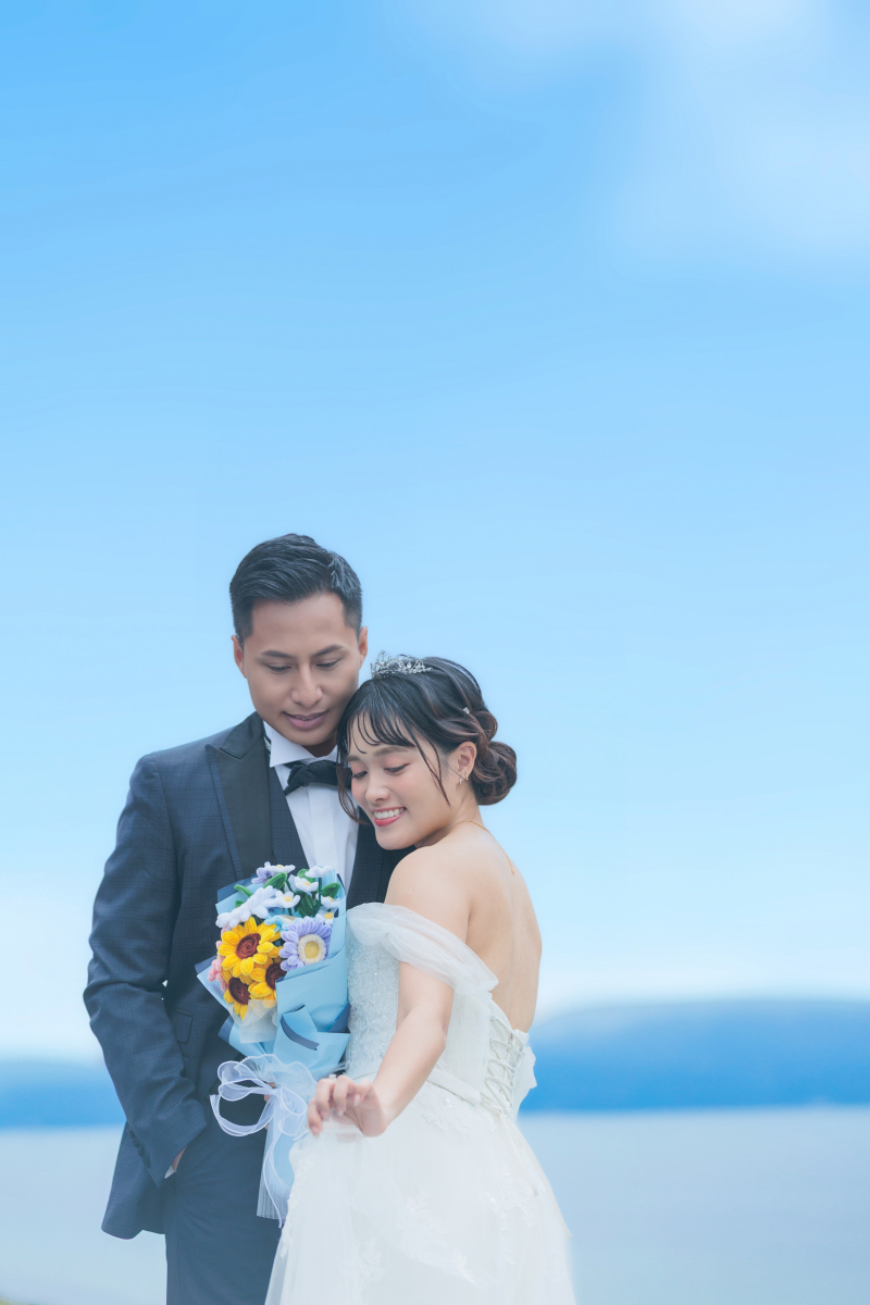 ドレスをひらひらしてみたり