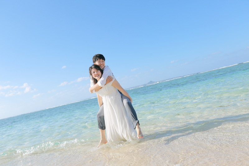 新婦様がおんぶ?!