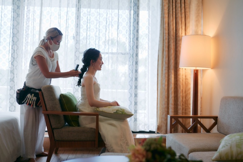 二人の宿泊しているお部屋でお支度