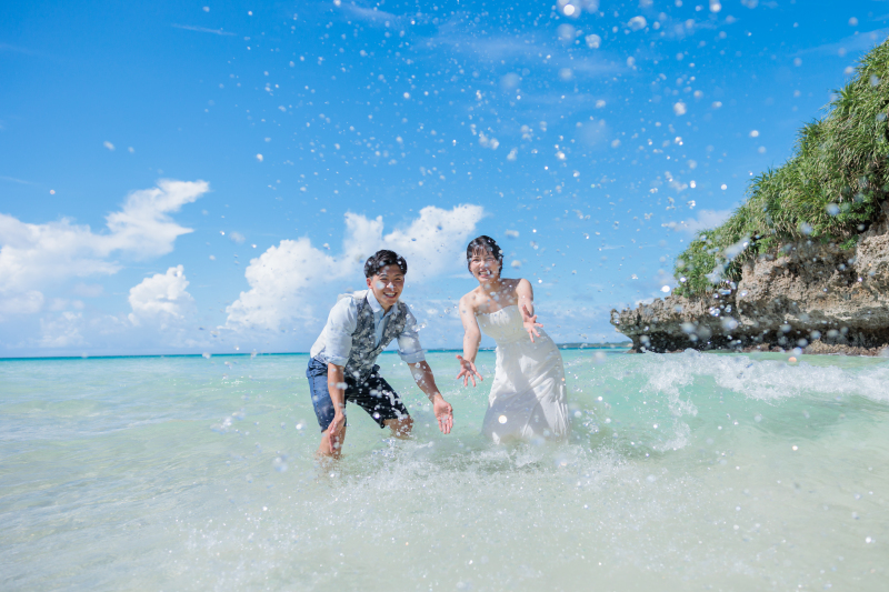 気づけば海の中で水遊び!