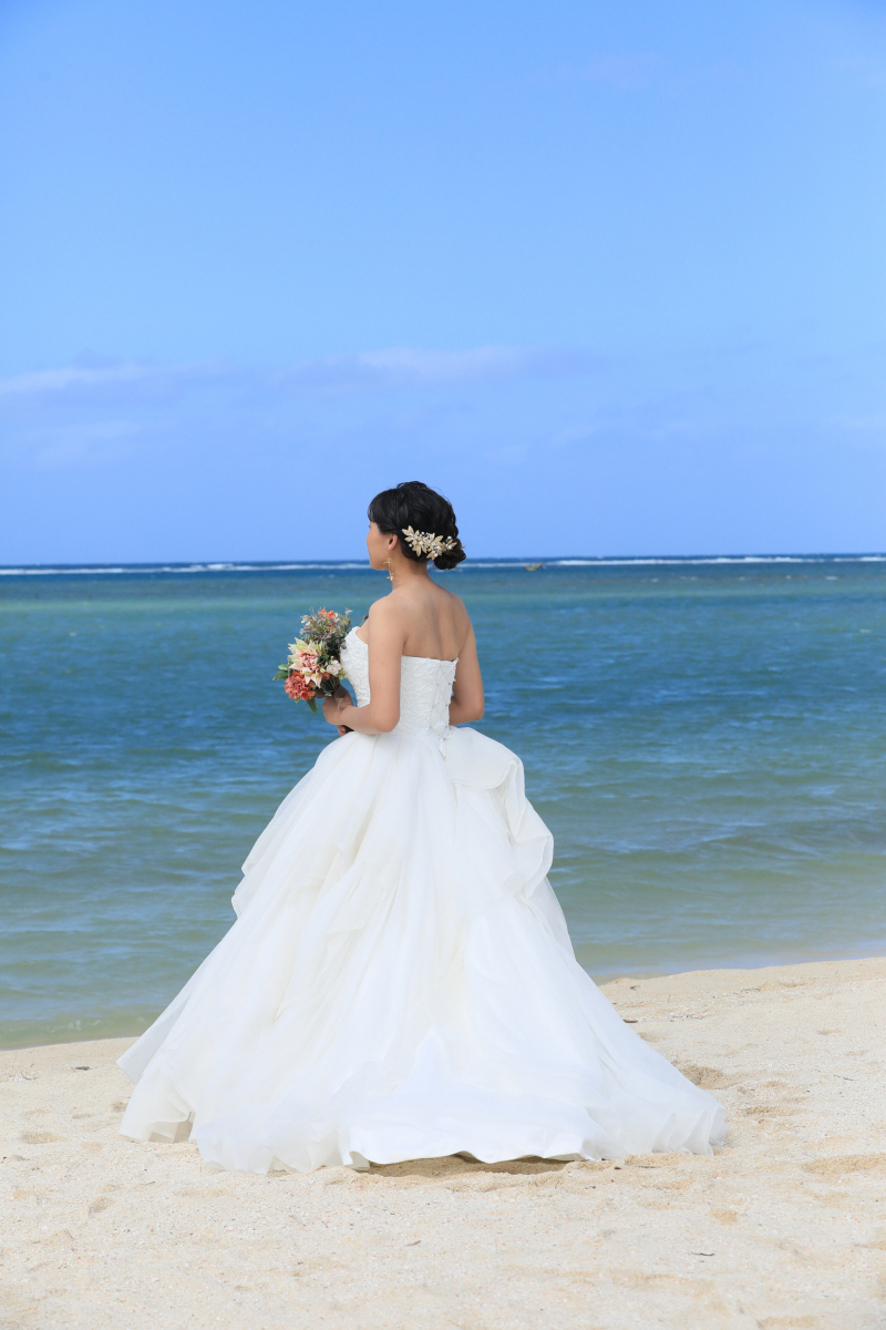 ご新婦様は後ろ姿も