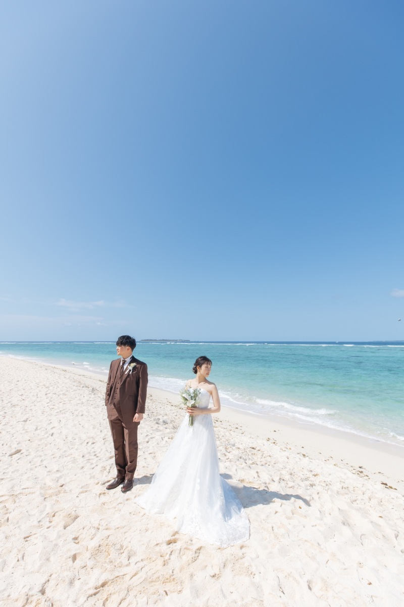 透き通るような海と青い空