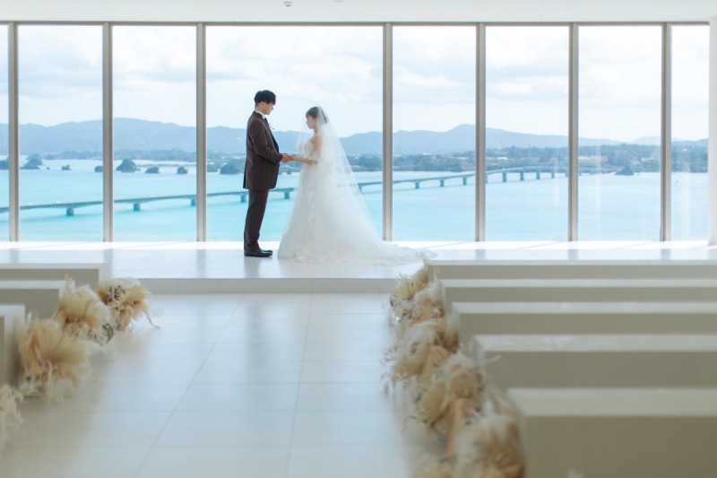 古宇利島大橋をバックに