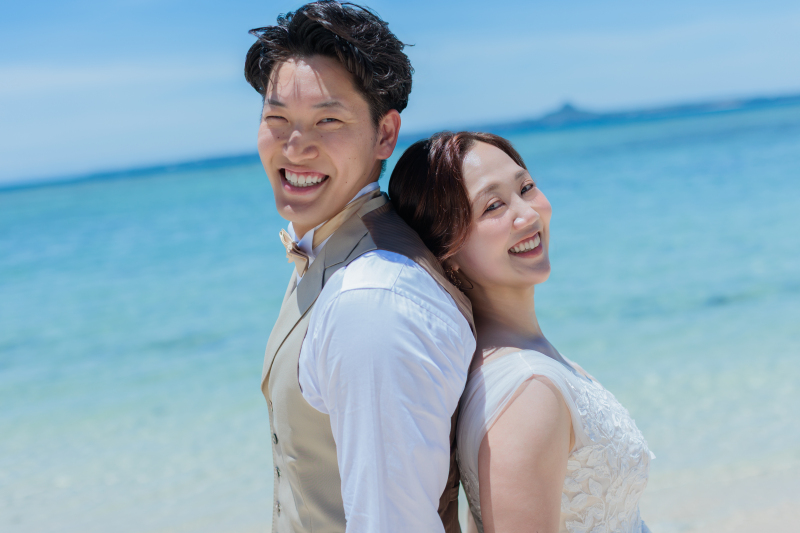 背中合わせ